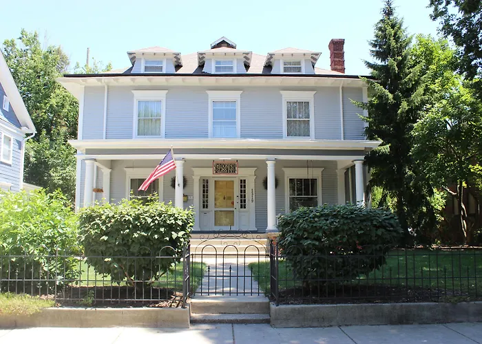 Looking Glass Inn
